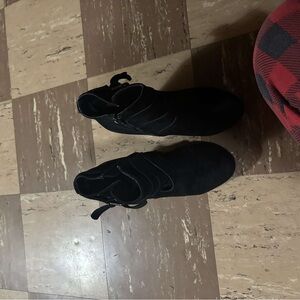 Women’s size 7, good condition